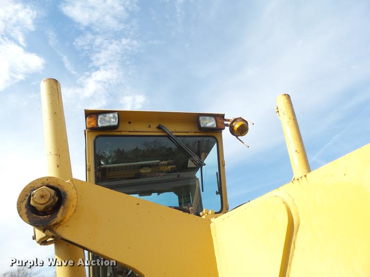 image for item K5605 1995 Champion 720A Series III motor grader