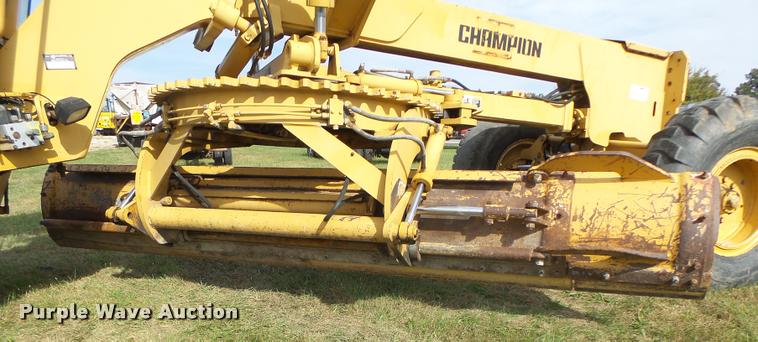 image for item K5605 1995 Champion 720A Series III motor grader