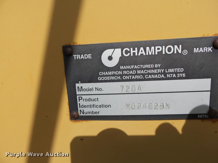 image for item K5605 1995 Champion 720A Series III motor grader