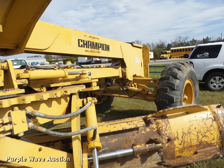 image for item K5605 1995 Champion 720A Series III motor grader