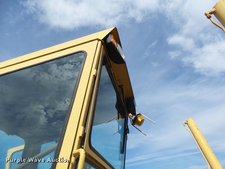 image for item K5605 1995 Champion 720A Series III motor grader