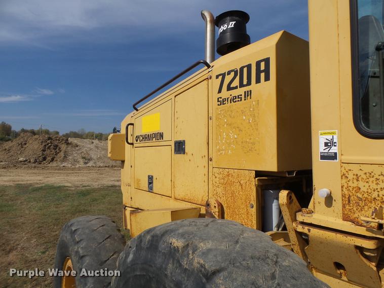 image for item K5605 1995 Champion 720A Series III motor grader