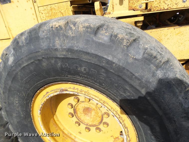 image for item K5605 1995 Champion 720A Series III motor grader