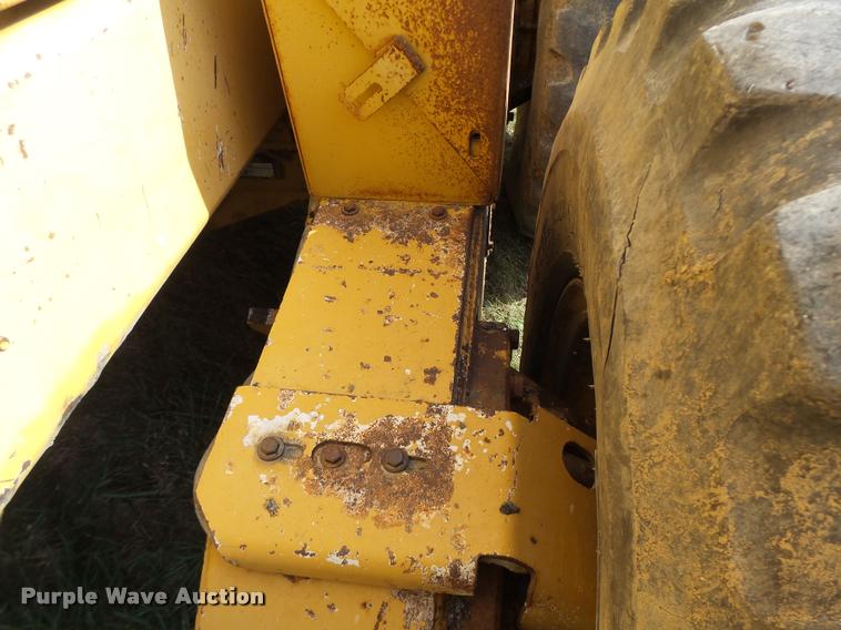 image for item K5605 1995 Champion 720A Series III motor grader