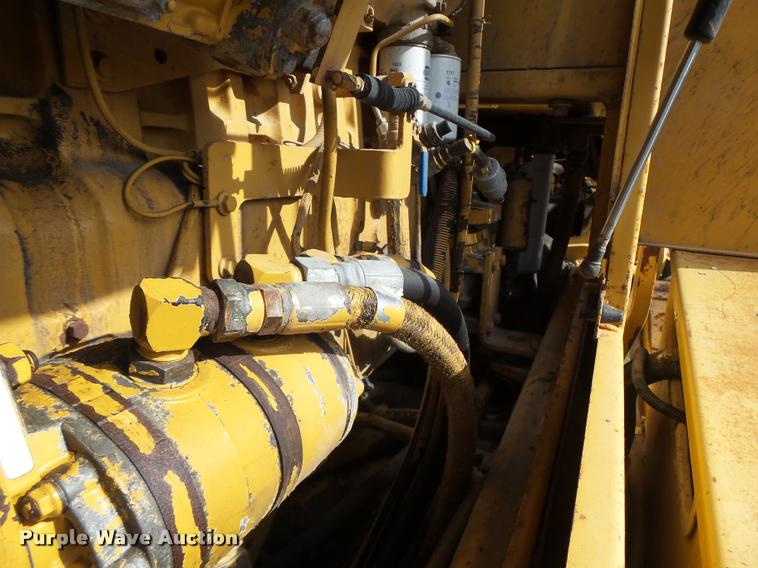 image for item K5605 1995 Champion 720A Series III motor grader