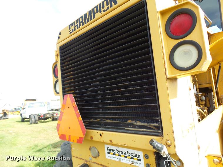 image for item K5605 1995 Champion 720A Series III motor grader
