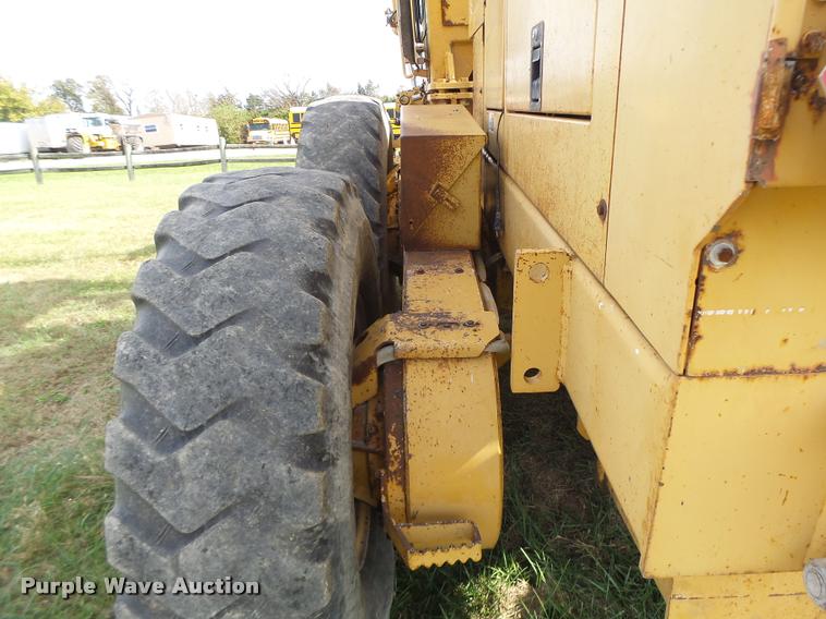 image for item K5605 1995 Champion 720A Series III motor grader