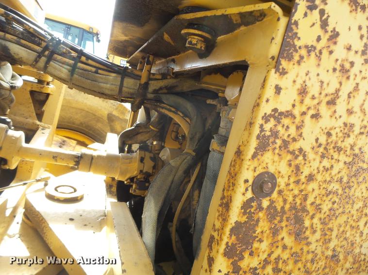 image for item K5605 1995 Champion 720A Series III motor grader