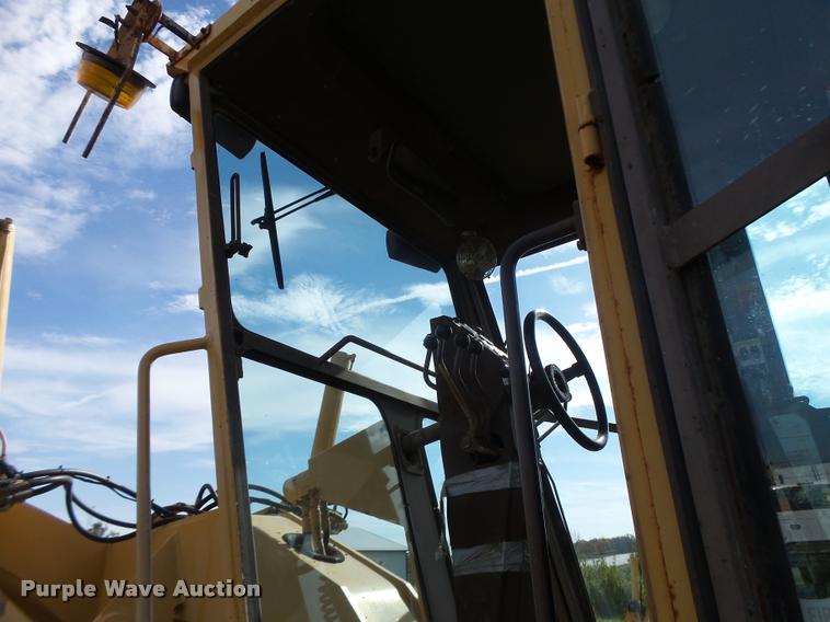 image for item K5605 1995 Champion 720A Series III motor grader