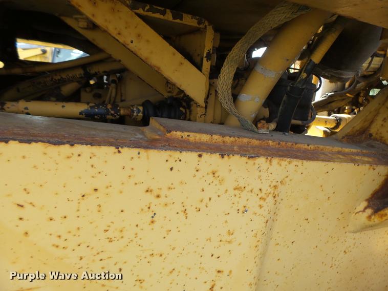 image for item K5605 1995 Champion 720A Series III motor grader