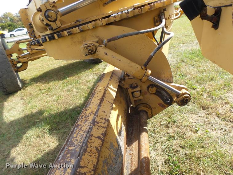 image for item K5605 1995 Champion 720A Series III motor grader