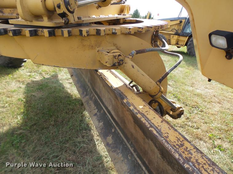 image for item K5605 1995 Champion 720A Series III motor grader