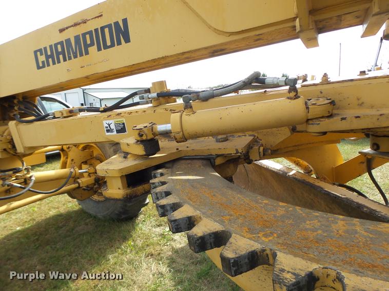 image for item K5605 1995 Champion 720A Series III motor grader