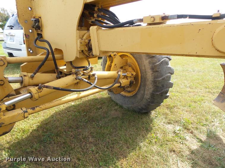 image for item K5605 1995 Champion 720A Series III motor grader