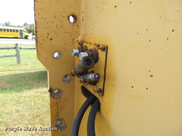 image for item K5605 1995 Champion 720A Series III motor grader