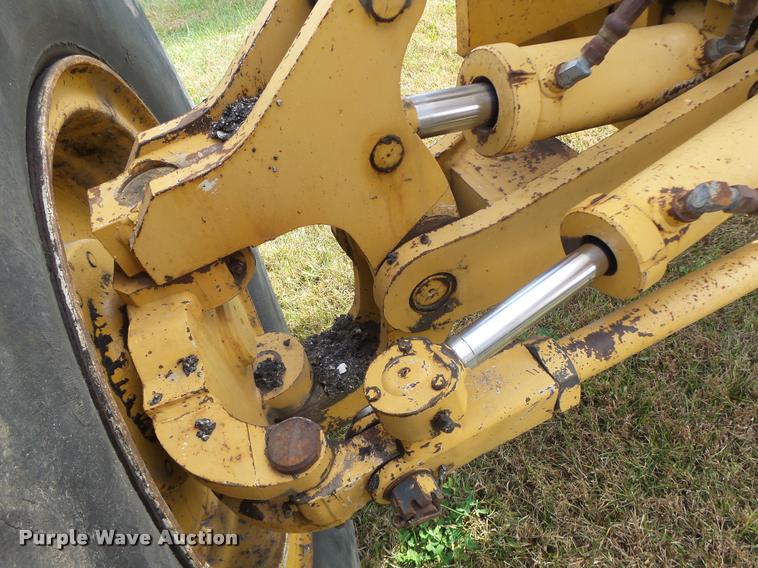 image for item K5605 1995 Champion 720A Series III motor grader