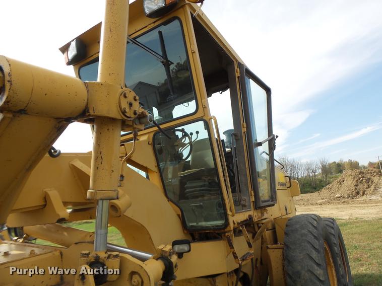 image for item K5605 1995 Champion 720A Series III motor grader