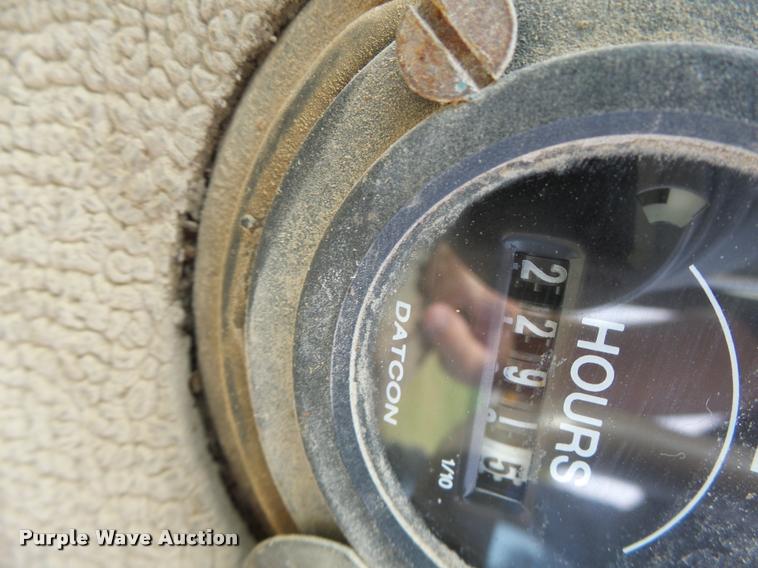 image for item K5605 1995 Champion 720A Series III motor grader