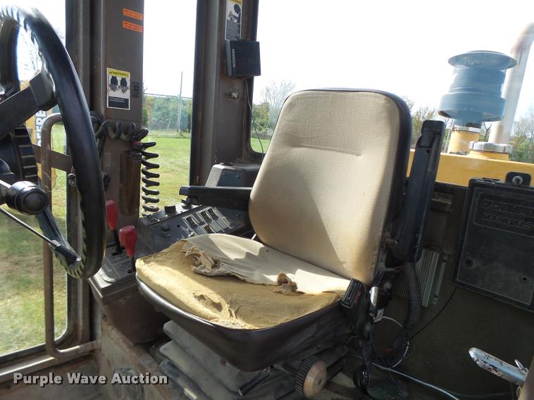 image for item K5605 1995 Champion 720A Series III motor grader