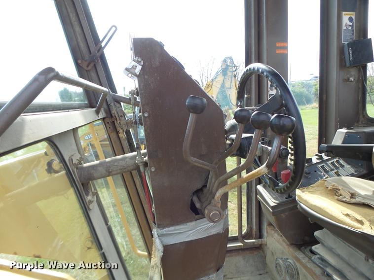 image for item K5605 1995 Champion 720A Series III motor grader