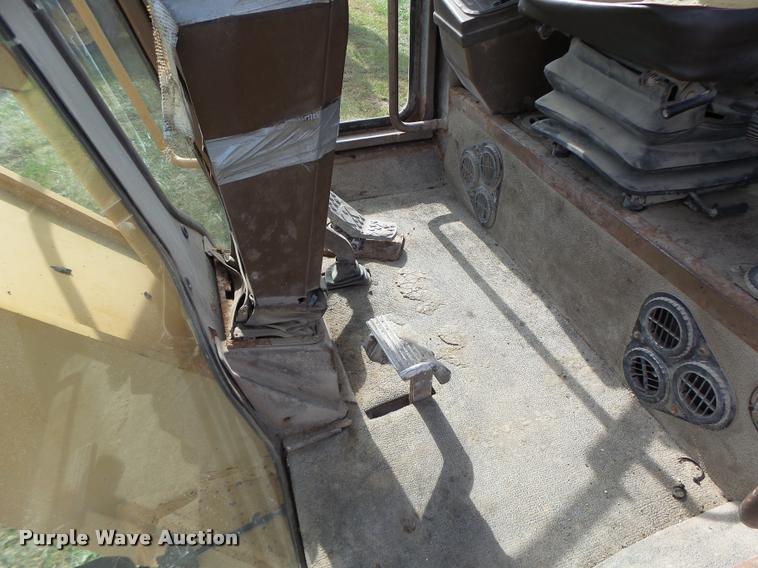 image for item K5605 1995 Champion 720A Series III motor grader