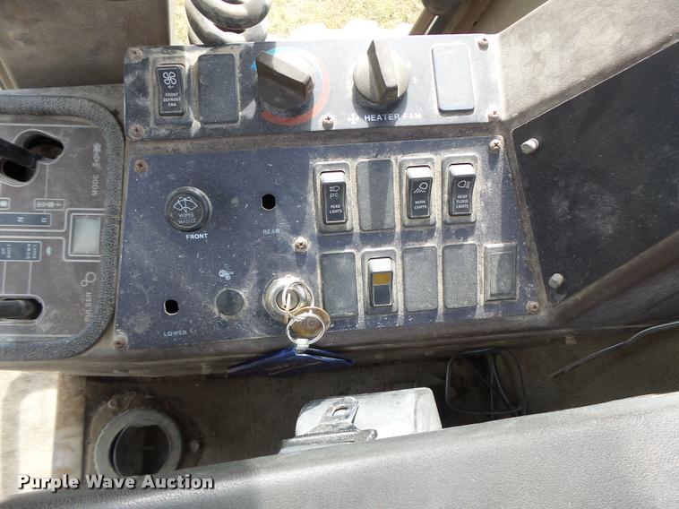 image for item K5605 1995 Champion 720A Series III motor grader