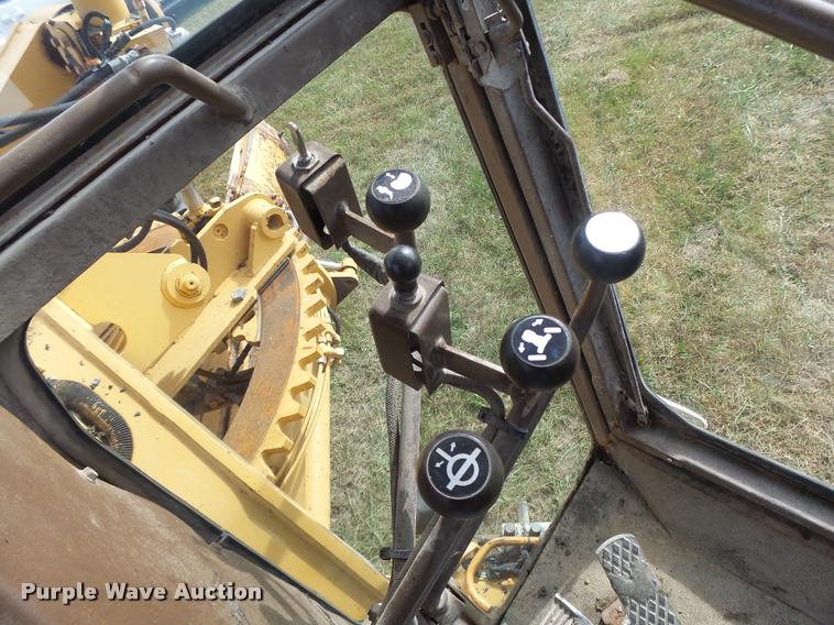 image for item K5605 1995 Champion 720A Series III motor grader