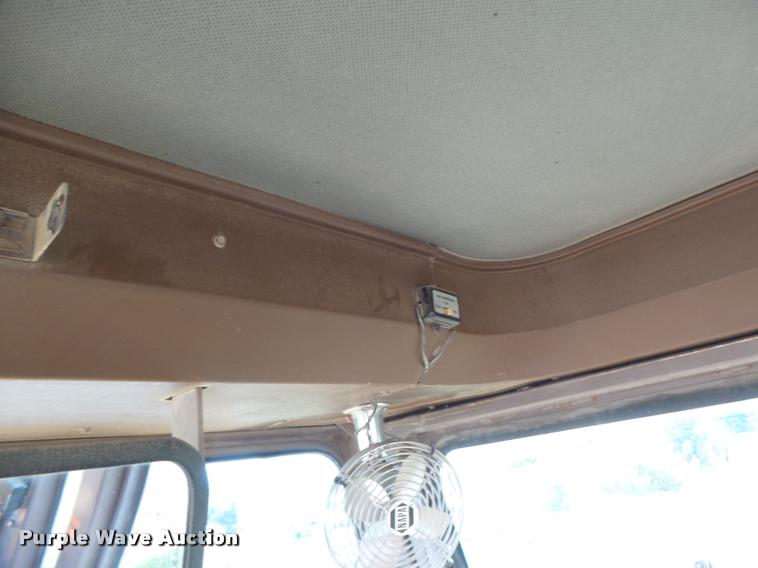 image for item K5605 1995 Champion 720A Series III motor grader