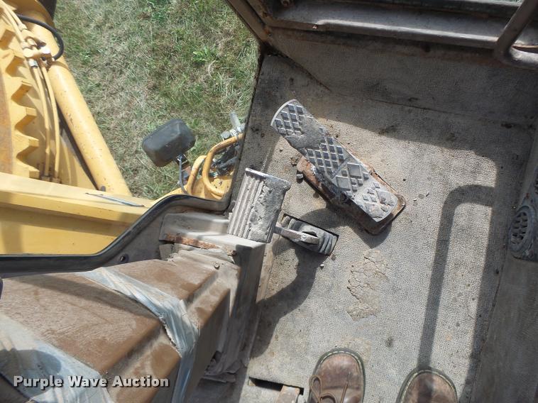 image for item K5605 1995 Champion 720A Series III motor grader