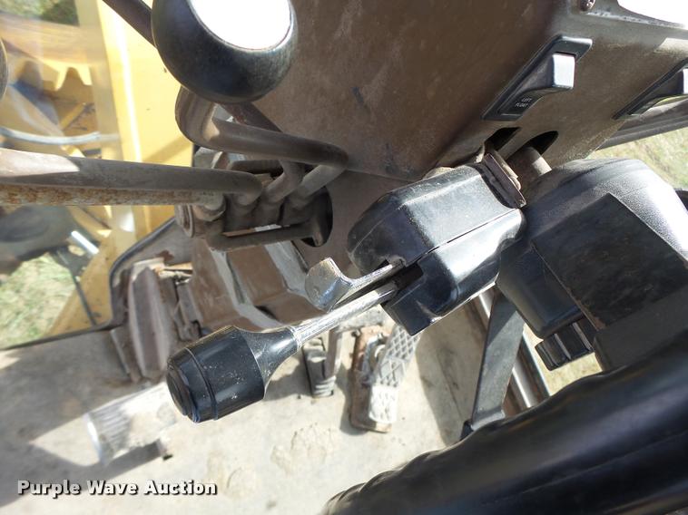 image for item K5605 1995 Champion 720A Series III motor grader