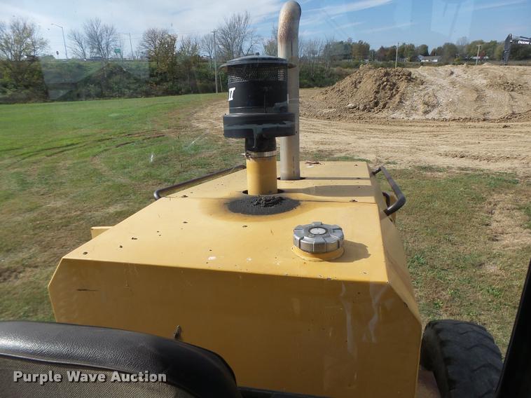 image for item K5605 1995 Champion 720A Series III motor grader