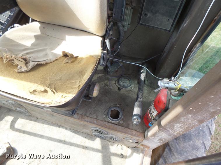 image for item K5605 1995 Champion 720A Series III motor grader