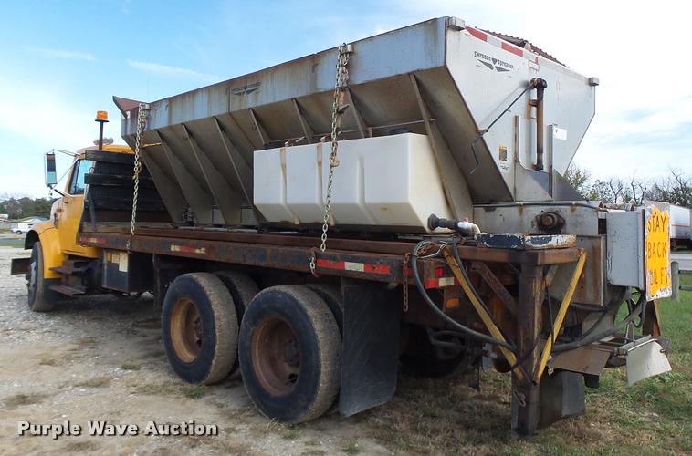 image for item K5606 1999 International 4900 flatbed truck