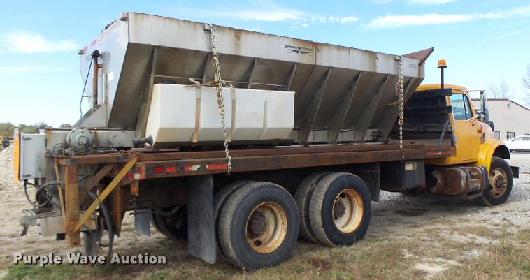 image for item K5606 1999 International 4900 flatbed truck