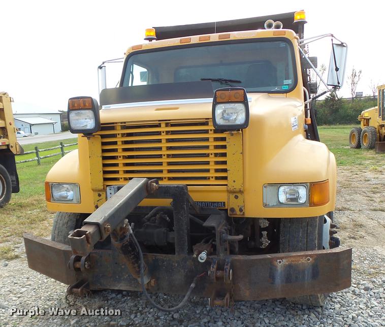 image for item K5606 1999 International 4900 flatbed truck