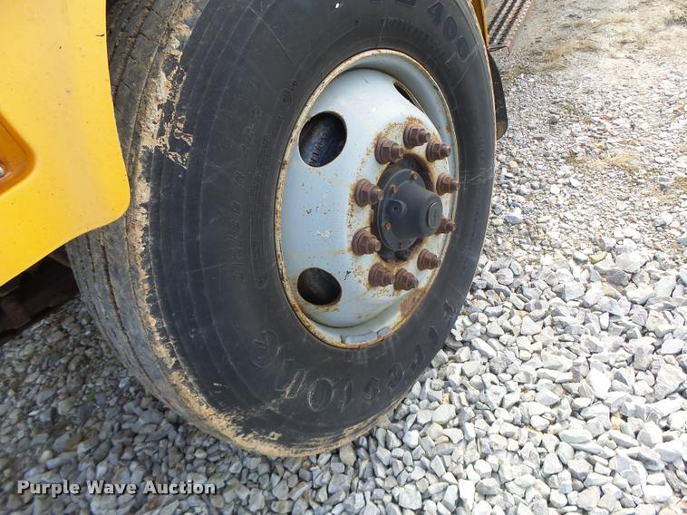 image for item K5606 1999 International 4900 flatbed truck