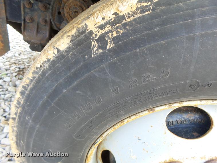 image for item K5606 1999 International 4900 flatbed truck