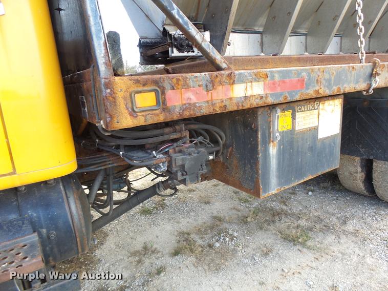 image for item K5606 1999 International 4900 flatbed truck