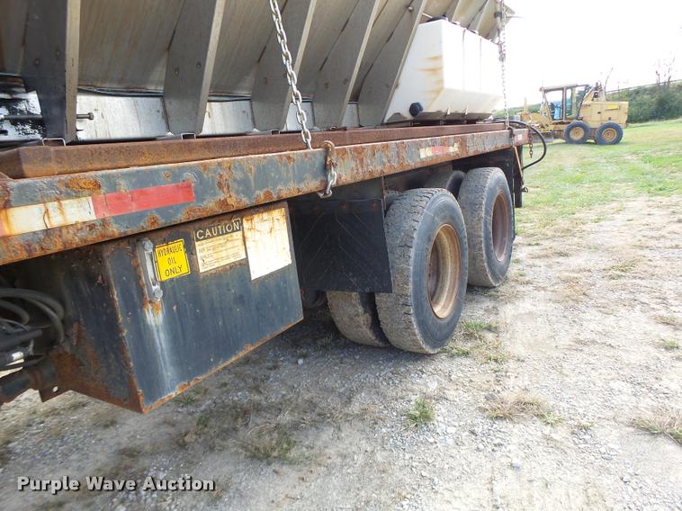 image for item K5606 1999 International 4900 flatbed truck