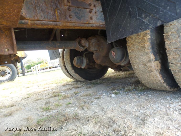 image for item K5606 1999 International 4900 flatbed truck