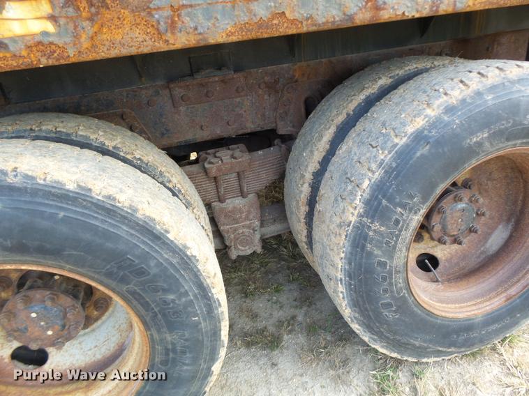 image for item K5606 1999 International 4900 flatbed truck