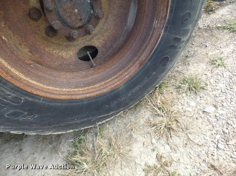 image for item K5606 1999 International 4900 flatbed truck