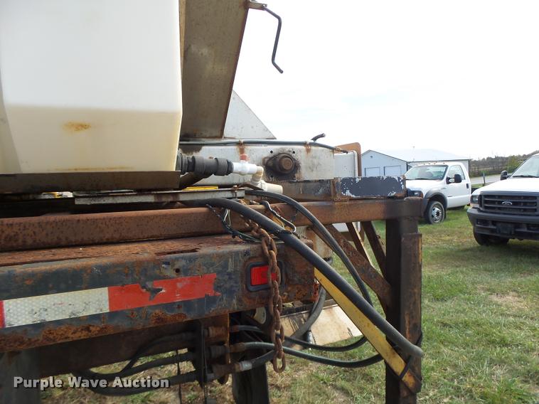 image for item K5606 1999 International 4900 flatbed truck