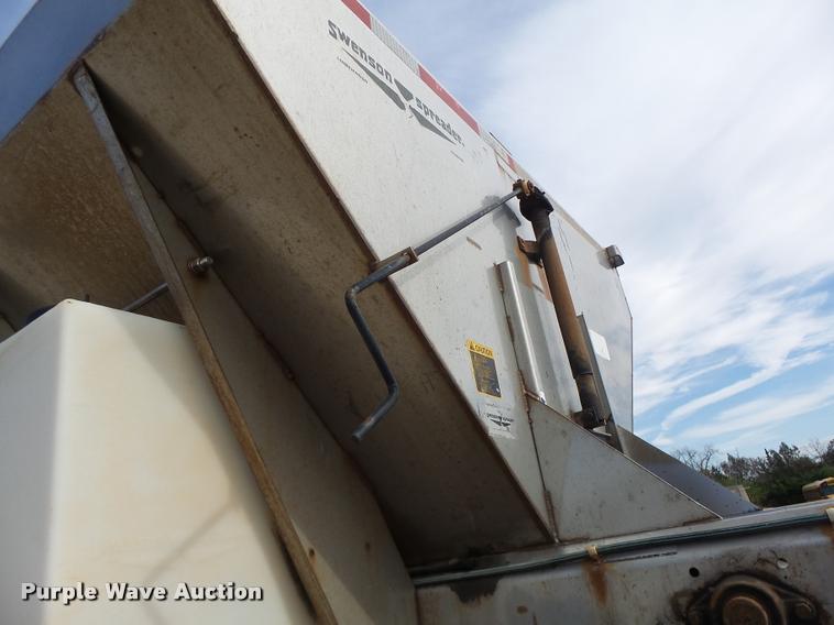 image for item K5606 1999 International 4900 flatbed truck