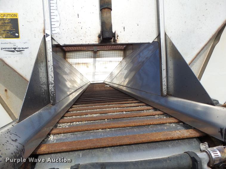 image for item K5606 1999 International 4900 flatbed truck