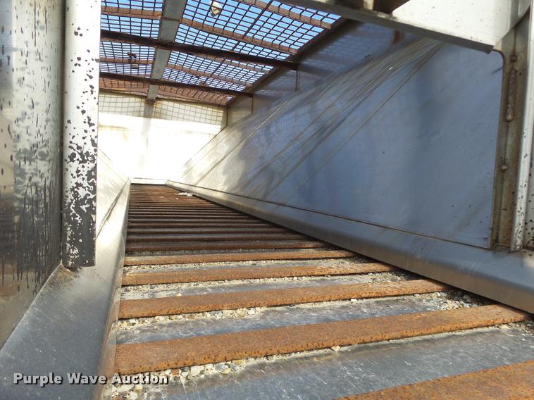 image for item K5606 1999 International 4900 flatbed truck