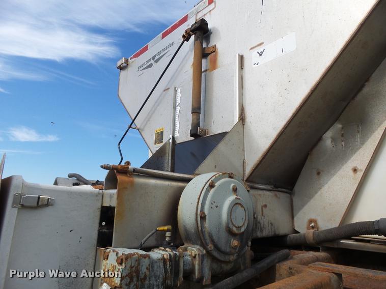 image for item K5606 1999 International 4900 flatbed truck