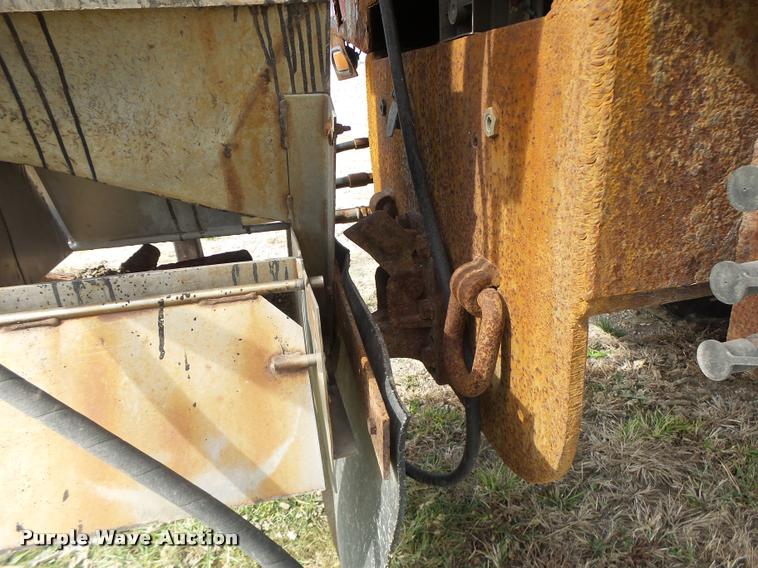 image for item K5606 1999 International 4900 flatbed truck