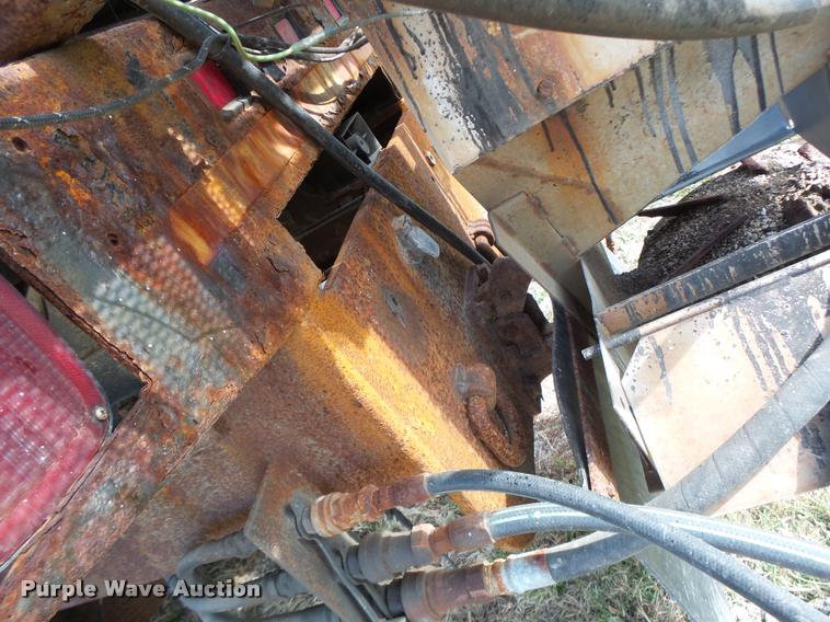 image for item K5606 1999 International 4900 flatbed truck