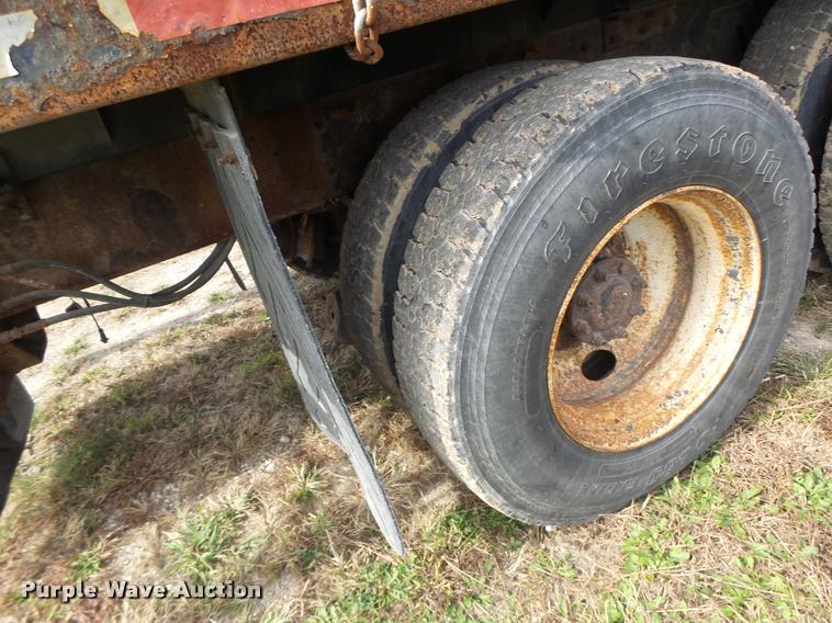 image for item K5606 1999 International 4900 flatbed truck